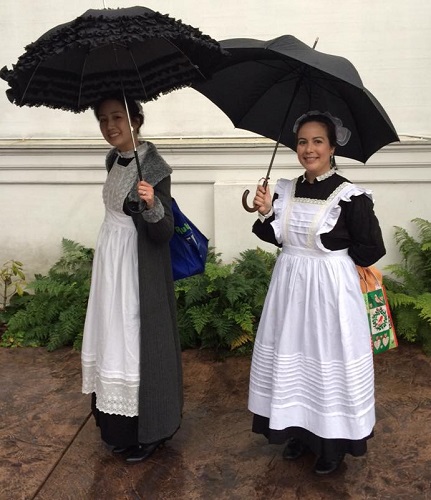 1910s Reproduction Edwardian Maids at the GBACG Open House 2016 with umbrellas. Photo by Breanne Maxine. 